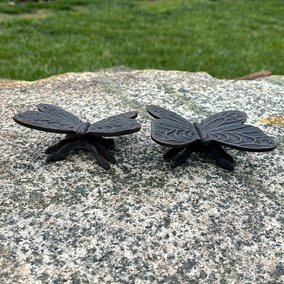 Cast iron butterfly pair with legs - Picture 3 of 5